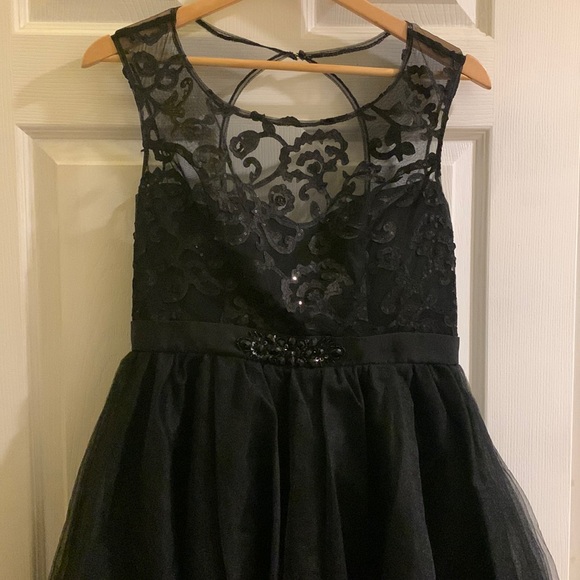 Narianna Dresses & Skirts - Formal open back dress beaded